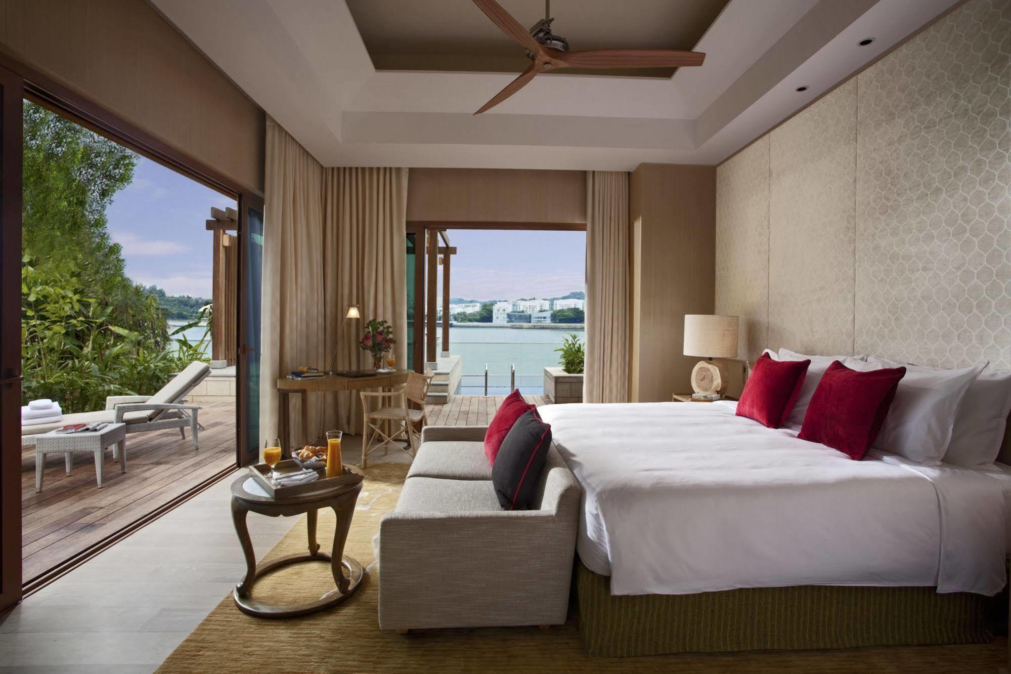 Resor World Sentosa - Equarius